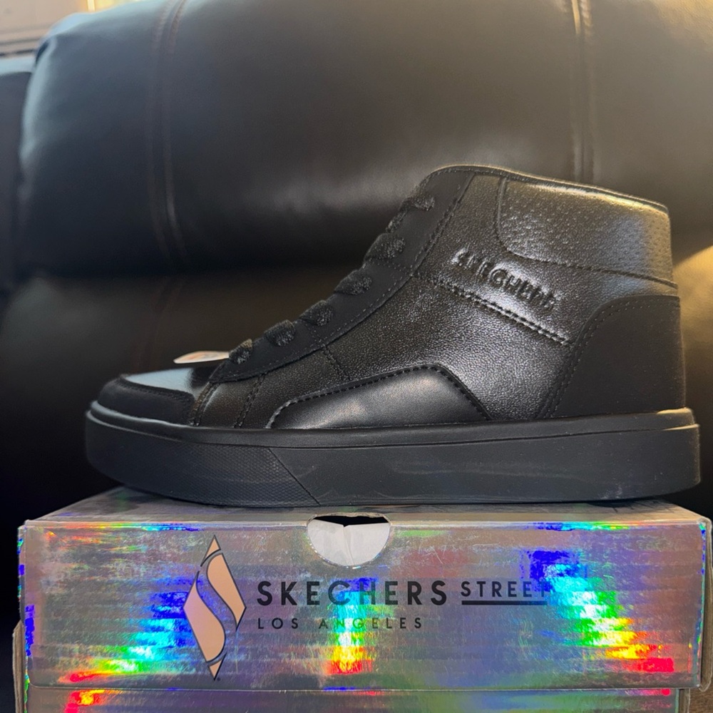 Skechers Eden LX Sleek Style Kids Size 1.5 Shoes Sneakers Black Girls Easy On